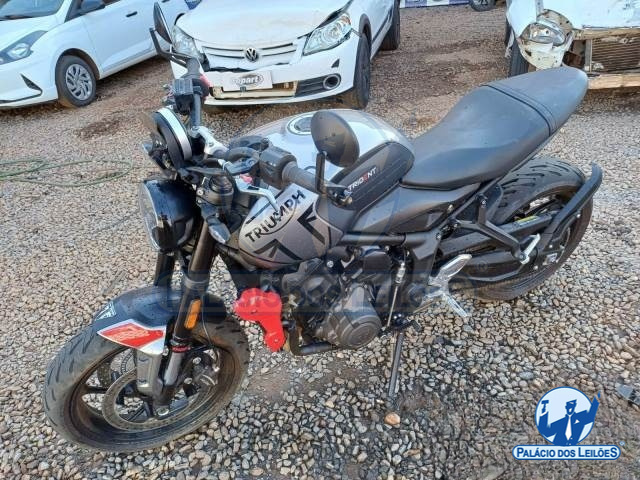 LOTE 21 TRIUMPH TRIDENT 660 2023/2024 
